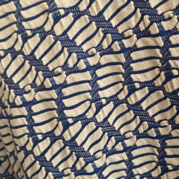 Habitat women’s size M blue and tan print slip on blouse top - Picture 4 of 5